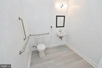 414 W Berks St in Philadelphia, PA - Building Photo - Interior Photo