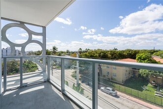 8425 Crespi Blvd in Miami Beach, FL - Building Photo - Building Photo