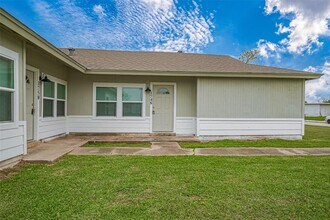 1748 Lynn Ln in Freeport, TX - Building Photo - Building Photo