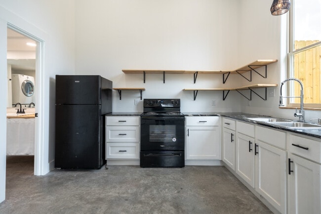 2 Earl Dr in Conway, AR - Building Photo - Building Photo