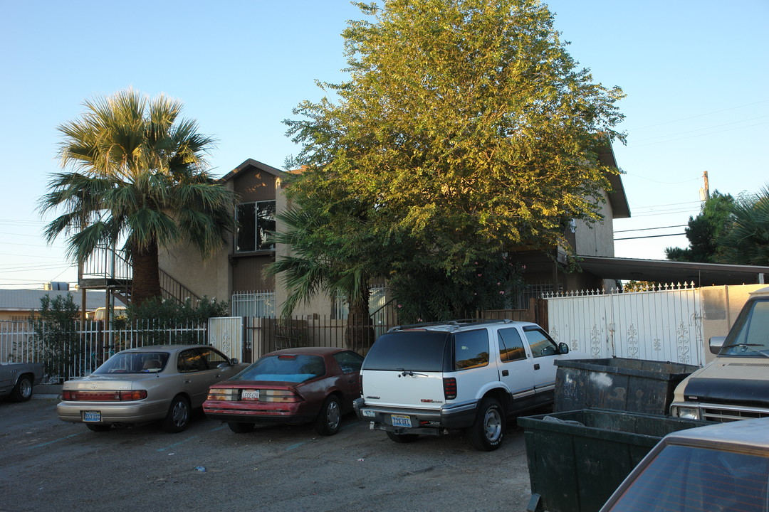 2721 Menlo Square Dr in Las Vegas, NV - Building Photo