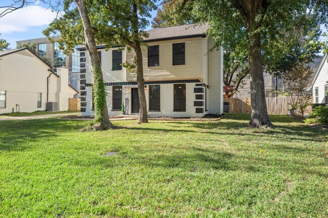 16015 Southampton Dr in Spring, TX - Building Photo - Building Photo