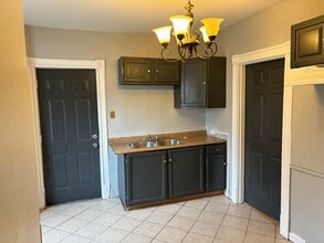 2427 Switzer Ave in Jennings, MO - Building Photo - Building Photo