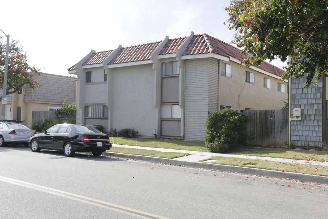 1409 Huntington St in Huntington Beach, CA - Building Photo