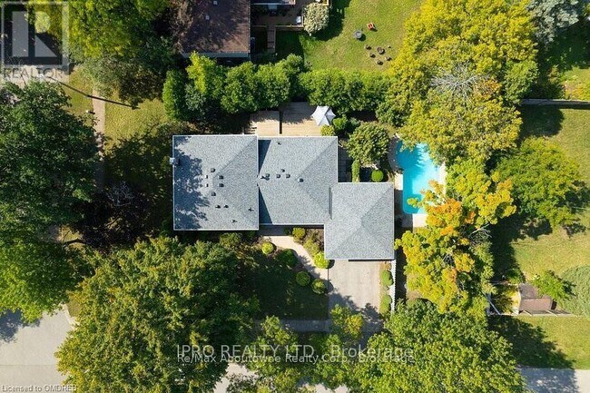 2069 Thornlea Dr in Oakville, ON - Building Photo - Building Photo