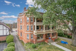 2130 Scottwood Ave in Toledo, OH - Building Photo