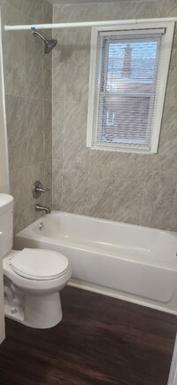 5560 Midwood Ave photo'