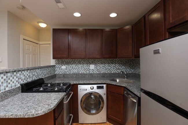 562 W Arlington Pl in Chicago, IL - Building Photo - Building Photo