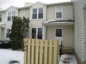 104 Pipers Pl in Chalfont, PA - Building Photo