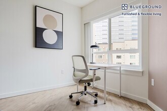 362 Bellevue Way NE, Unit SI FL5-ID974 in Bellevue, WA - Building Photo - Building Photo