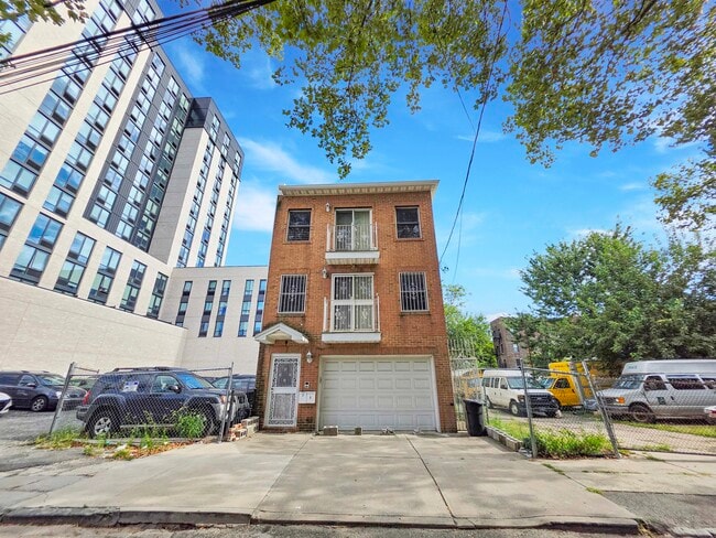14 Nevins St, Unit 2