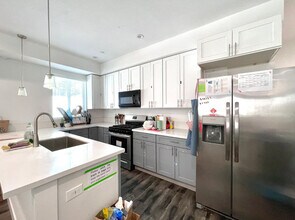 1638 N Soto St in Los Angeles, CA - Foto de edificio - Building Photo