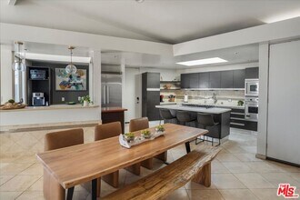 6530 Lakeridge Rd in Los Angeles, CA - Building Photo - Building Photo