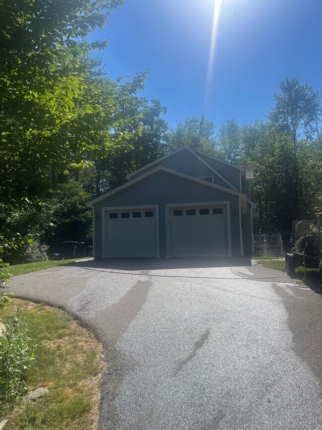 11 Pinecrest Dr in York, ME - Building Photo - Building Photo