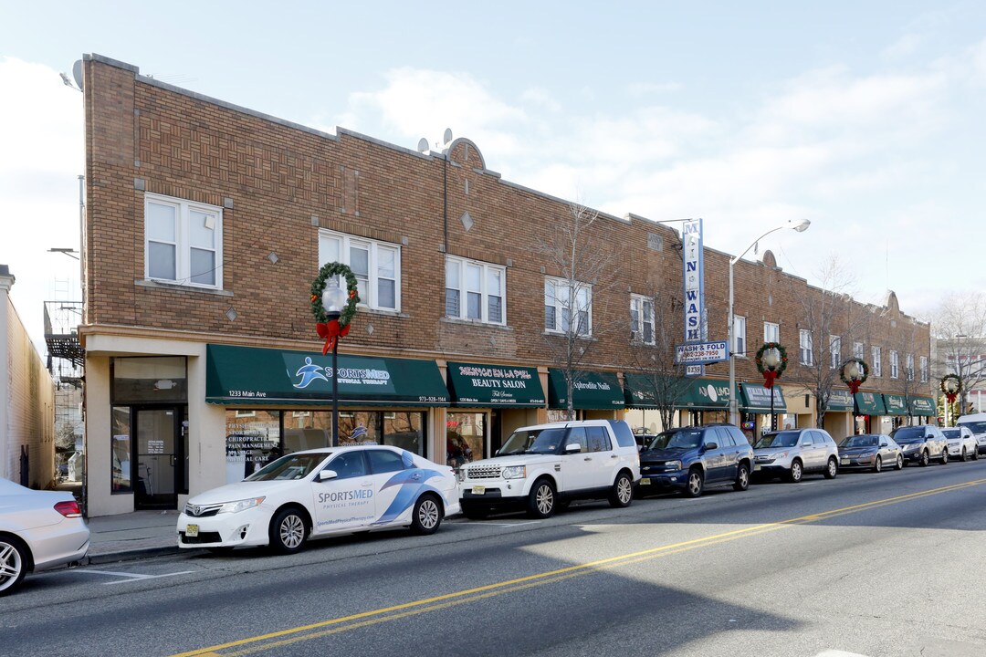 1233-1247 Main Ave in Clifton, NJ - Building Photo