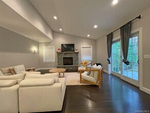 1019 Grove St in Mamaroneck, NY - Building Photo - Building Photo