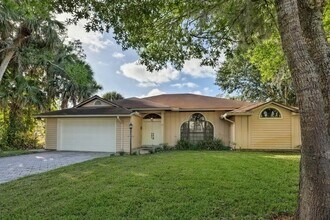 522 SW Timber Trail in Stuart, FL - Building Photo - Building Photo