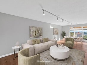 2800 Roop Rd in Gilroy, CA - Foto de edificio - Building Photo