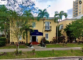 124 Mendoza Ave in Coral Gables, FL - Building Photo