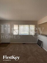 3940 N Graham Ave, Unit 10 in Indianapolis, IN - Foto de edificio - Building Photo