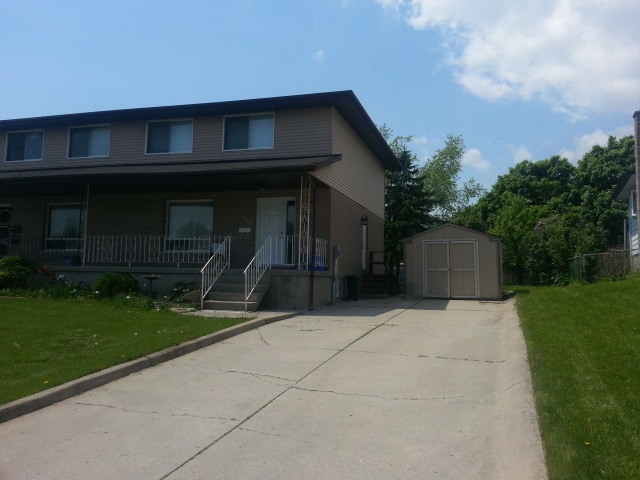property at 745 Selkirk Rd