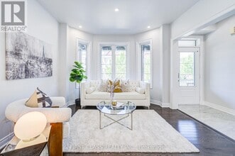 77 Diamond Jubilee Dr in Markham, ON - Building Photo - Building Photo