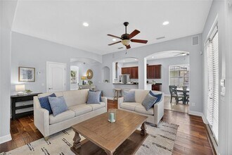 410 Manns Harbor Dr in Apollo Beach, FL - Foto de edificio - Building Photo