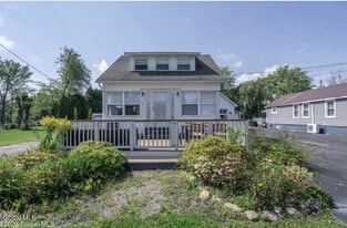 15 Kozy Ln in Ballston Spa, NY - Building Photo