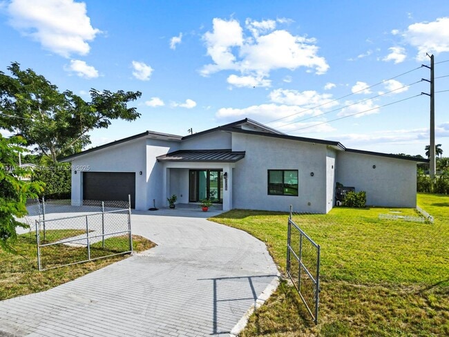 22451 SW 118th Ave in Goulds, FL - Building Photo - Building Photo