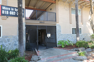 Chatsworth Place in Chatsworth, CA - Building Photo - Building Photo