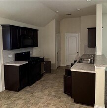 16823 Wellington Forest Ln in Houston, TX - Foto de edificio - Building Photo