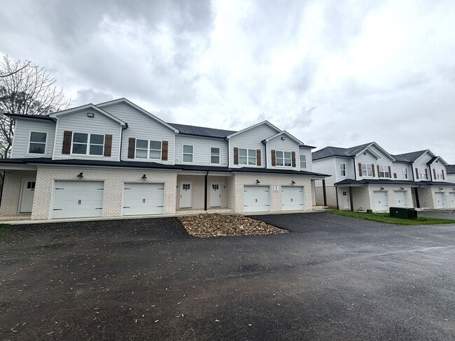 property at 632 Cumberland Pointe Ln