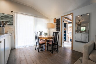 617 Acacia Ln in Emerald Hills, CA - Building Photo - Building Photo