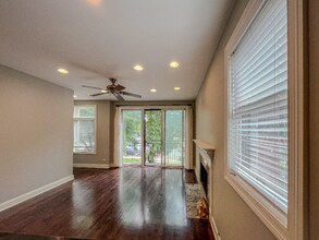 2430 W Iowa St in Chicago, IL - Building Photo - Building Photo