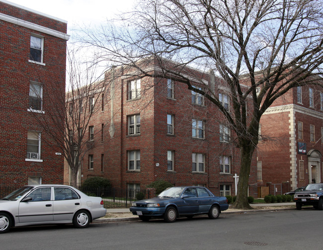 912 Gallatin St NW in Washington, DC - Building Photo - Building Photo