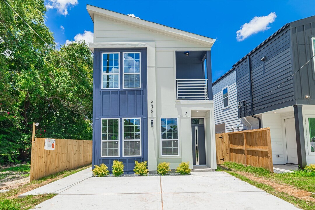 936 South Ln in Houston, TX - Building Photo