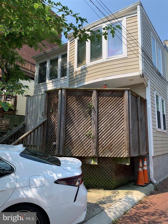 property at 1913 17th St NW
