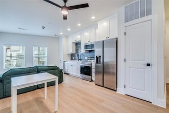 3000 Duval St, Unit 207 in Austin, TX - Building Photo - Building Photo