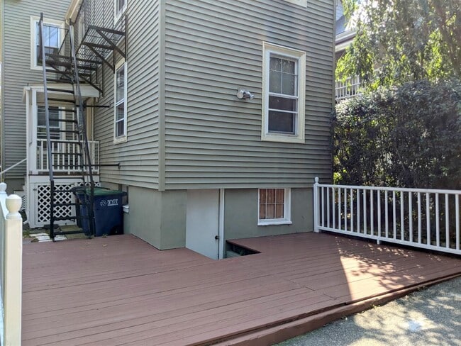 397 Washington St, Unit 2 in Somerville, MA - Foto de edificio - Building Photo