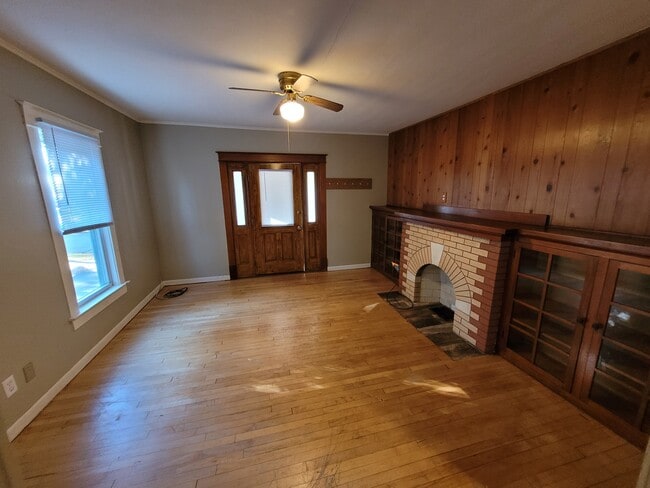 818 6th Ave, Unit 818 6th Ave in Antigo, WI - Building Photo - Building Photo