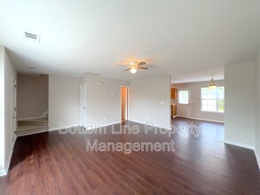 6936 Red Bud Cir in Charlotte, NC - Building Photo - Building Photo