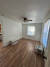 1002 W 6th St in Hanford, CA - Building Photo - Building Photo