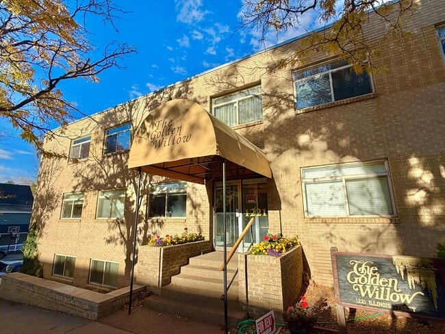 property at 1221 Illinois St