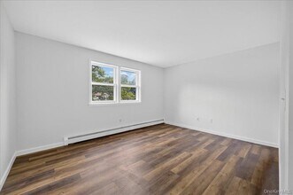226 Knoth Rd in Wallkill, NY - Foto de edificio - Building Photo