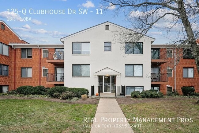 property at 125 Clubhouse Dr SW