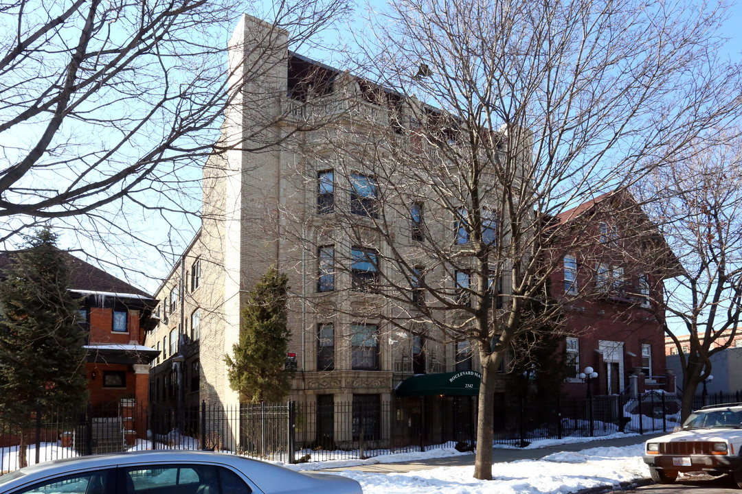 Boulevard Manor in Chicago, IL - Building Photo