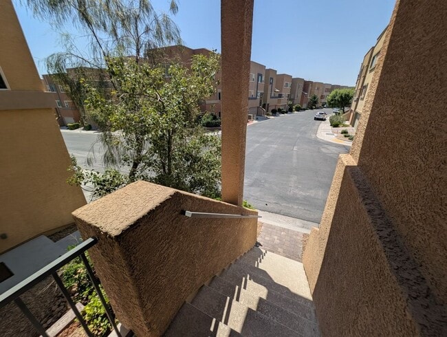 10544 Headwind Ave in Las Vegas, NV - Building Photo - Building Photo