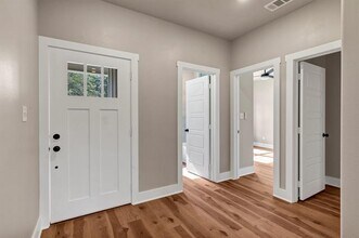 809 Branding Iron Trail in Granbury, TX - Building Photo - Building Photo