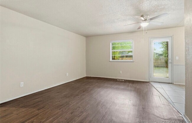 11502 E 37th St in Tulsa, OK - Building Photo - Building Photo