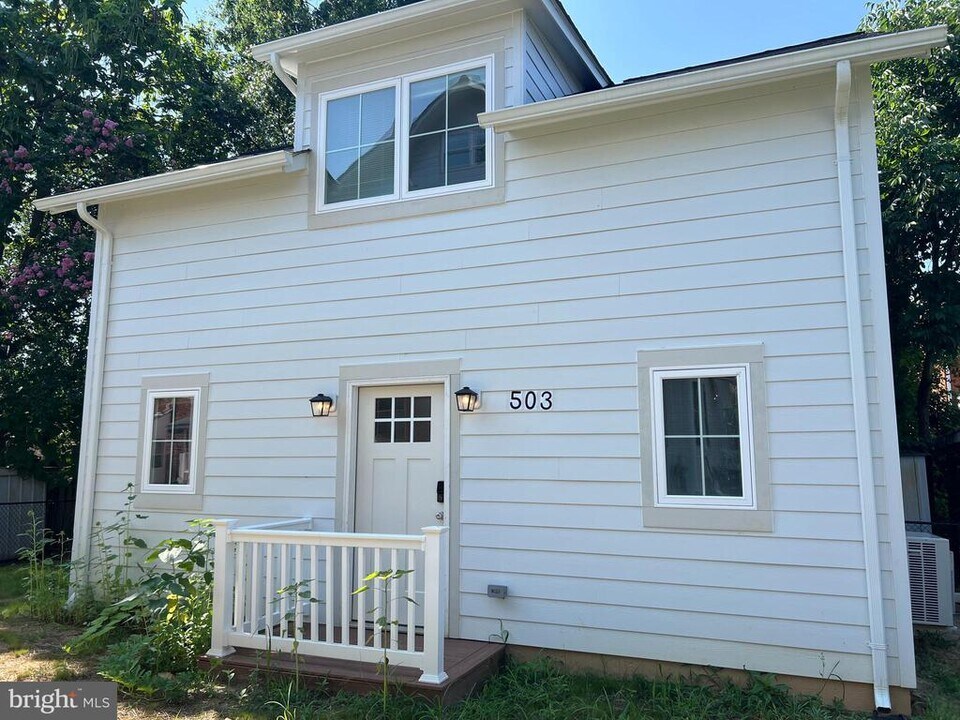 503 E Howell Ave in Alexandria, VA - Building Photo